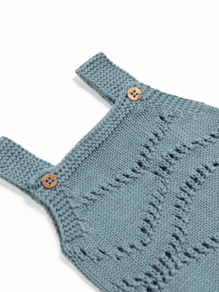 Mono verdoso con forma de ondas
