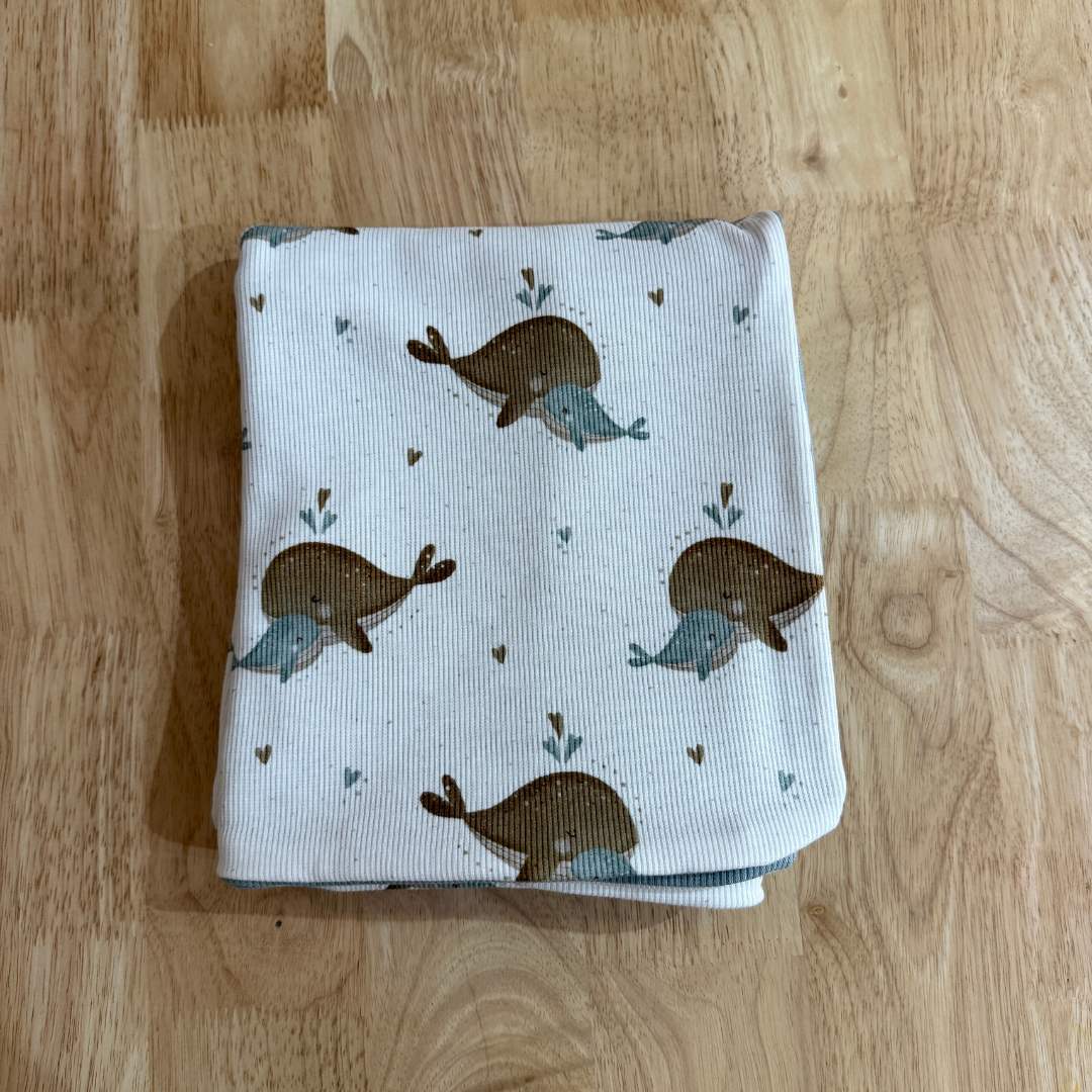 Conjunto Primera Puesta Ballena con gorrito