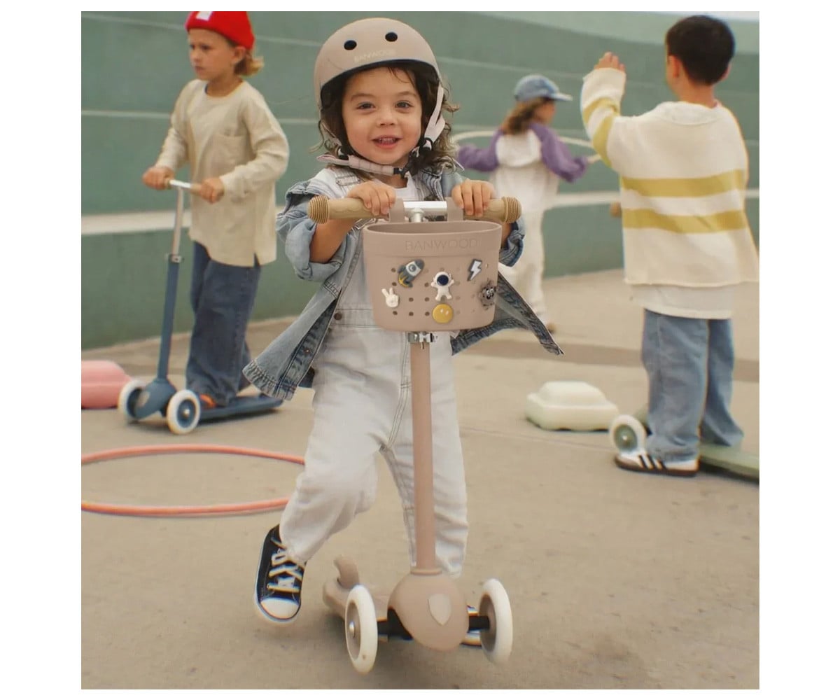 Patinete Banwood Eco + Cesta Pin & Ride Sand y Pines Dinosaurios