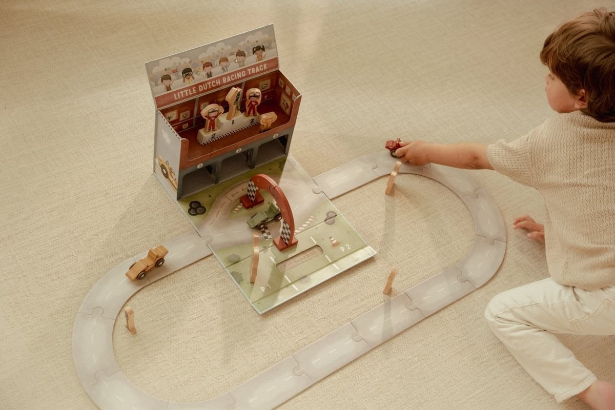 CAJA DE JUEGO CON PISTA CARRERAS FSC LITTLE DUTCH