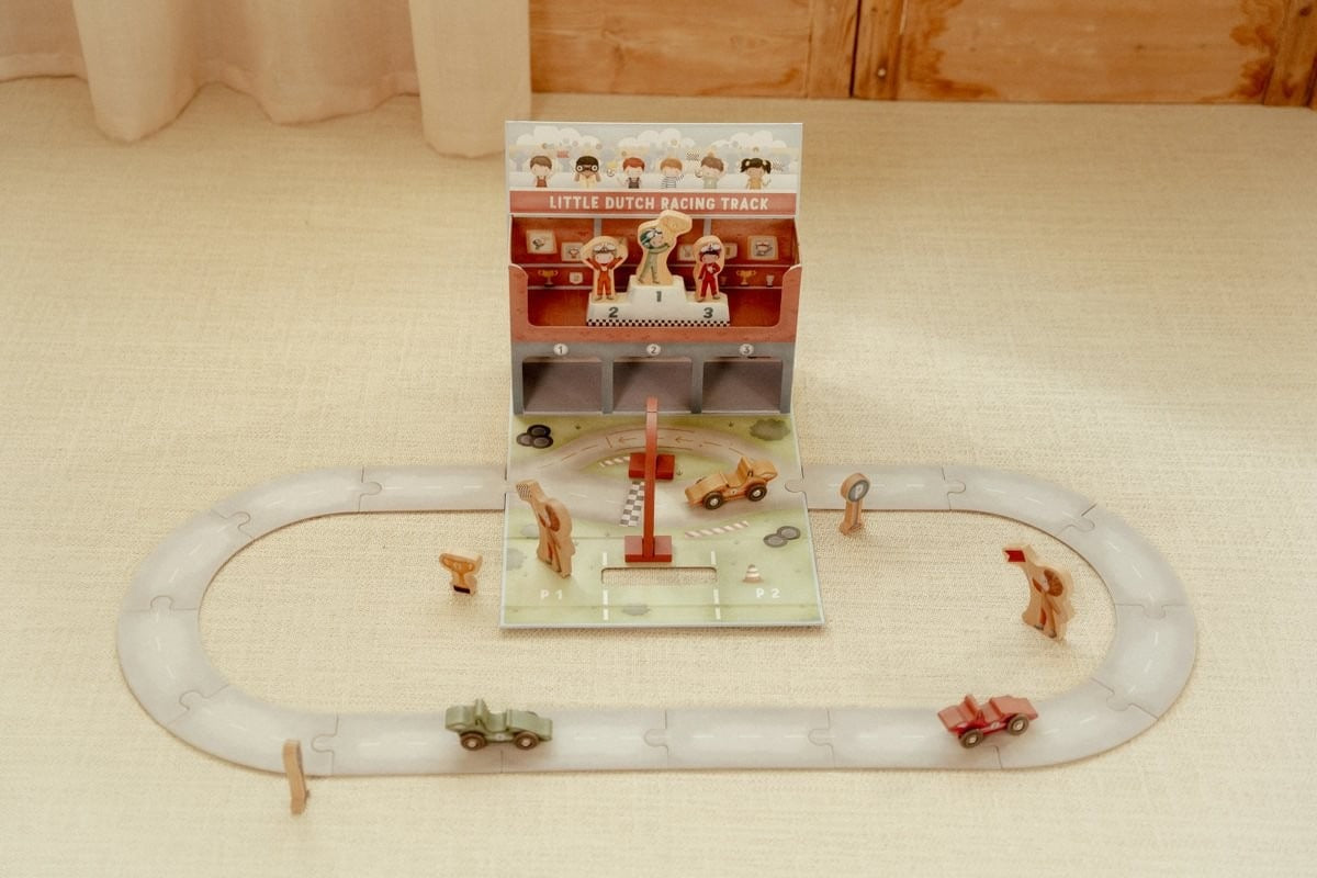CAJA DE JUEGO CON PISTA CARRERAS FSC LITTLE DUTCH